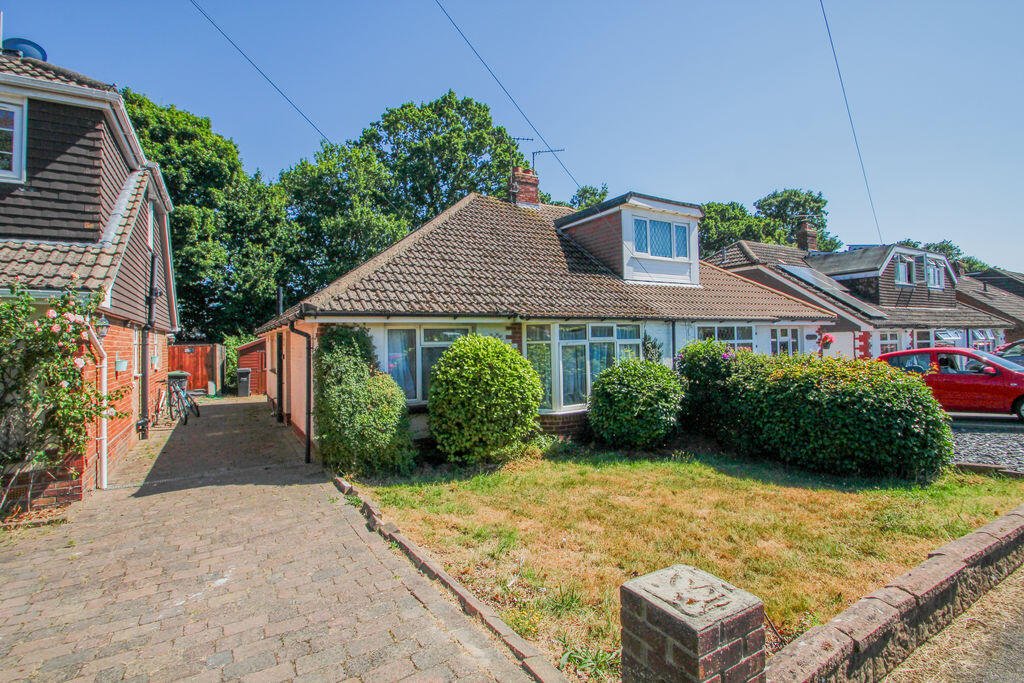Cherry Tree Avenue, Cowplain, Waterlooville – photo 1 of 24