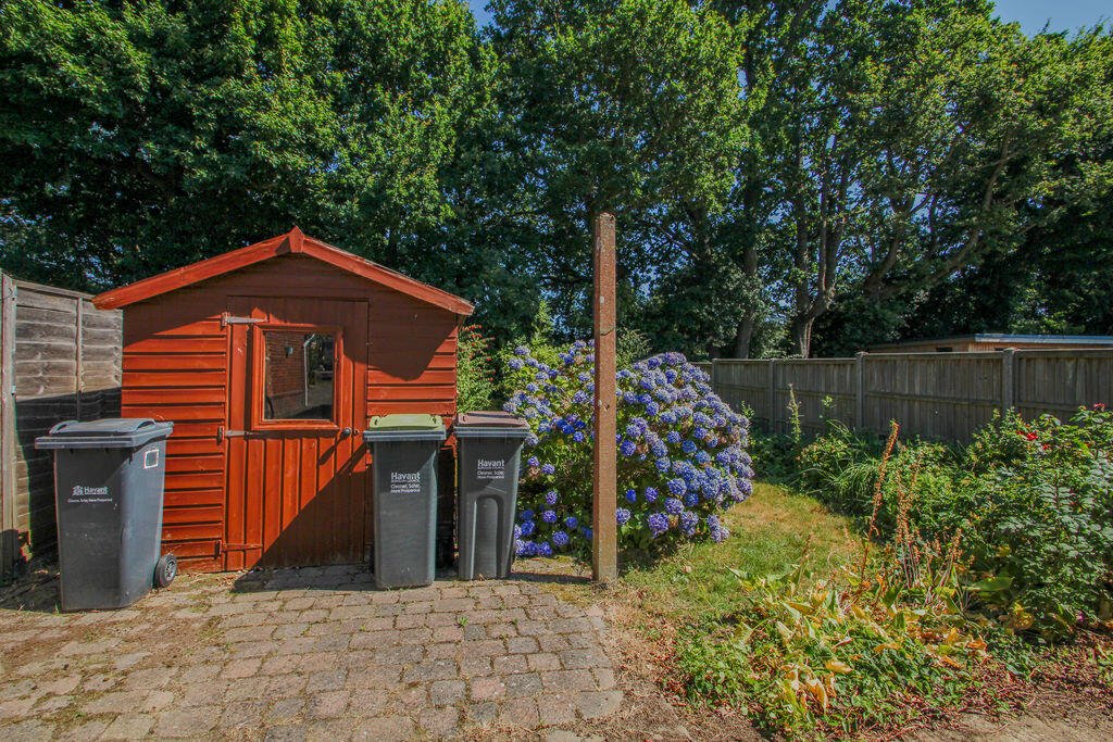 Cherry Tree Avenue, Cowplain, Waterlooville – photo 2 of 24