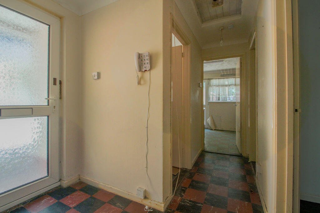 Cherry Tree Avenue, Cowplain, Waterlooville – photo 9 of 24