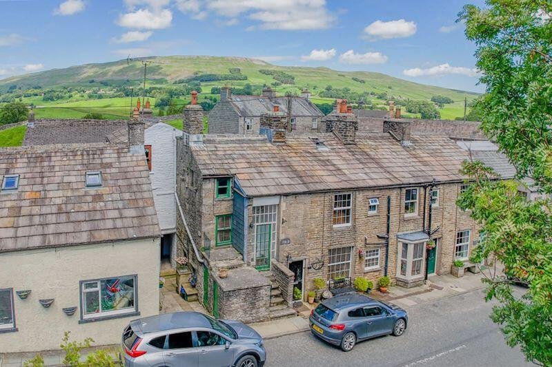 Market Place, Hawes, Yorkshire Dales – photo 1 of 17