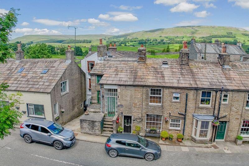 Market Place, Hawes, Yorkshire Dales – photo 10 of 17