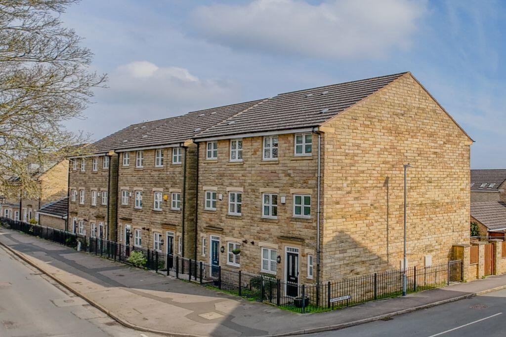 Plover Road, Lindley – photo 1 of 26