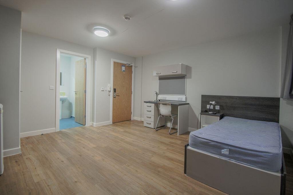STUDIO INVESTMENT, Sovereign House, Queen Street, Sheffield, S1 – photo 2 of 12